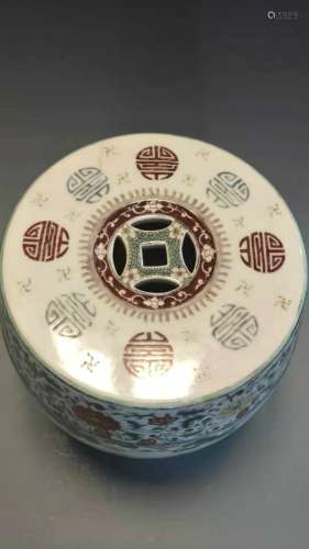 A Chinese Wu-Cai Porcelain Stool