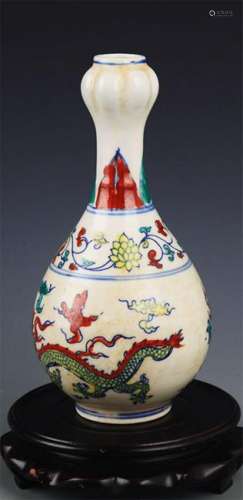 A FINE DOUCAI PORCELAIN GARLIC HEAD BOTTLE