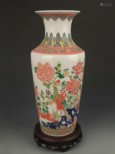 FAMILLE ROSE CHICKEN PATTERN DECORATIVE BOTTLE