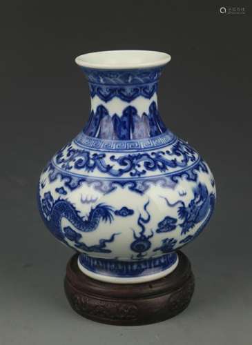 RARE BLUE AND WHITE DRAGON PATTERN SMALL BOTTLE
