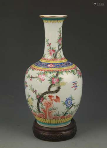 A RARE FAMILLE ROSE FLOWER AND BIRD DECORATIVE VASE