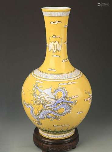 YELLOW GROUND FAMILLE ROSE DRAGON PATTERN VASE