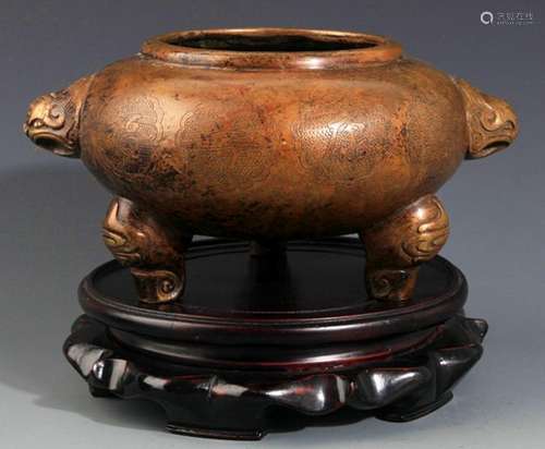 A GROUND TRIPOD FOOT CENSER