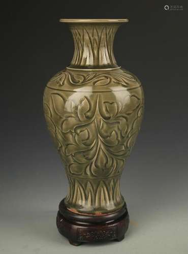 A YAO ZHOU KILN PEONY PATTERN GUAN YIN VASE