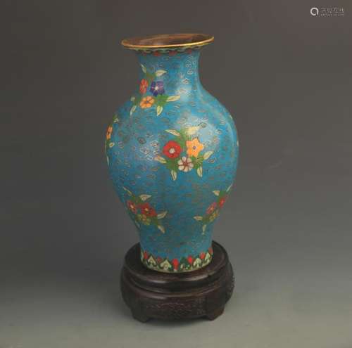 A CLOISONNE ENAMEL BRONZE FLOWER PATTERN VASE