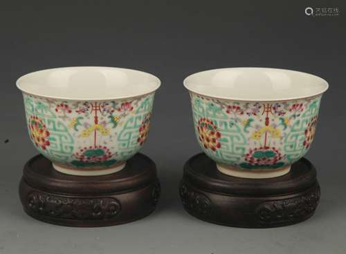 REAR PAIR OF FAMILLE ROSE FLOWER PATTERN PORCELAIN CUP