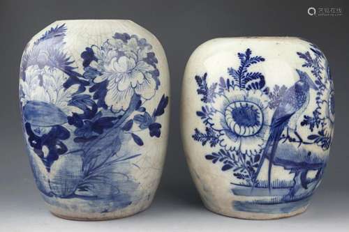 A GROUP OF TWO BLUE AND WHITE PORCELAIN JAR