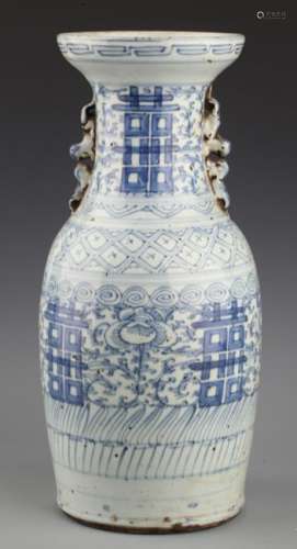LARGE FINELY PAINTED BLUE AND WHITE VASE