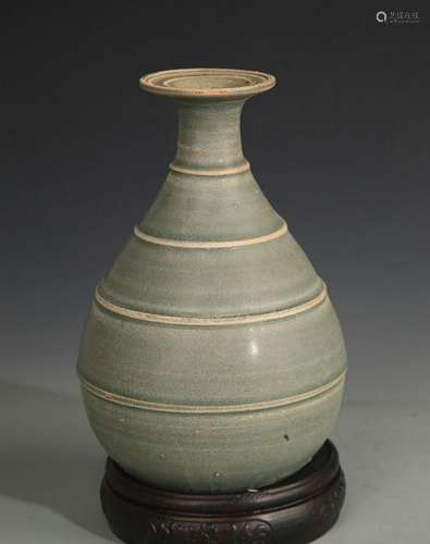 A YUE KILN YU HU CHUN VASE