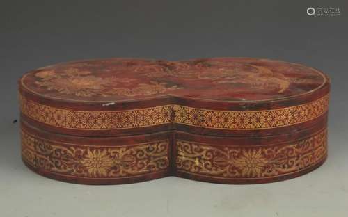 REAR GILT LACQUERED PEONY FLOWER PATTERN BOX WITH COVER