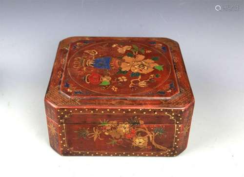 A GILT LACQUERED FLOWER PAINTED WOOD BO;