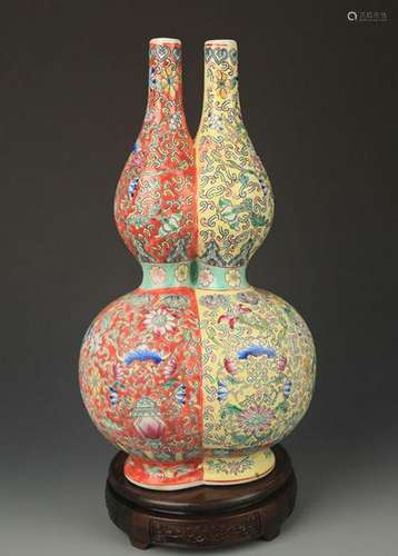 AN ENAMEL COLOR DOUBLE CUCURBIT VASE