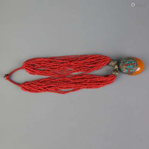 A FINE CORAL AND BEESWAX NECKLACE