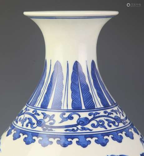 REAR BLUE AND WHITE LANDSCAPING PATTERN YU HU CHUN VASE