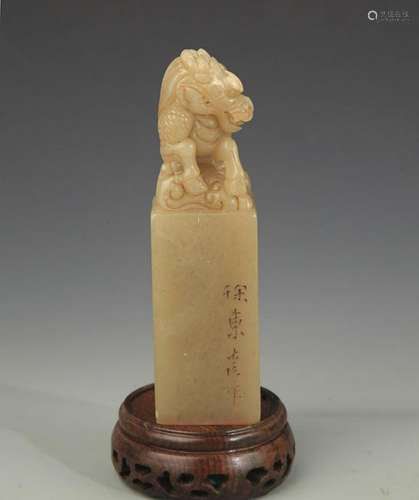 A SHOUSHAN STONE KIRIN TOP CARVING SEAL