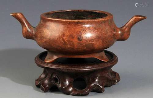 A DOUBLE HANDLE BRONZE CENSER