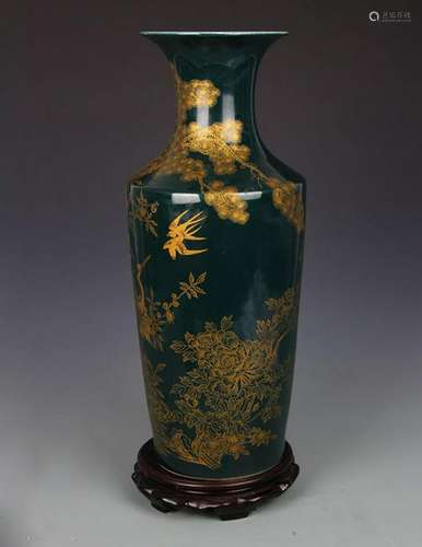 A GREEN GROUND GILT CRANE PAINTED VASE