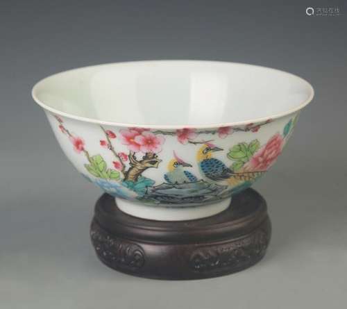 RARE FAMILLE ROSE FLOWER PATTERN PORCELAIN BOWL