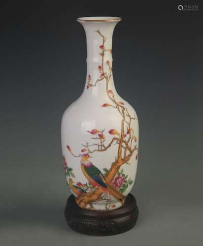 A RARE ENAMEL COLOR PEONY AND CHICKEN PATTERN LONG NECK