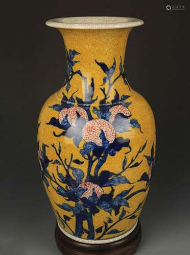 A YELLOW GLAZE BLUE AND WHITE FAMILLE ROSE VASE