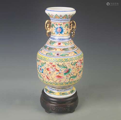 A RARE ENAMEL COLOR LOTUS AND GANODERMA PATTERN VASE