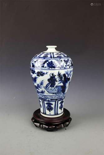 A LARGE TALL BLUE AND WHITE PORCELAIN MEI BOTTLE
