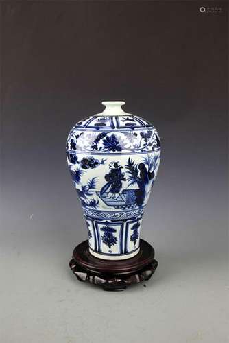 A LARGE TALL BLUE AND WHITE PORCELAIN MEI BOTTLE