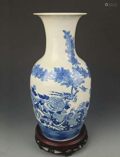 BLUE AND WHITE PEONY FLOWER PATTERN PORCELAIN VASE