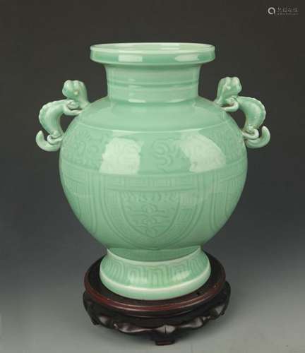 A LONGQUAN KILN DOUBLE DRAGON EAR VASE