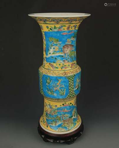 A TURQUOISE GROUND FAMILLE ROSE ANIMAL PATTERN VASE