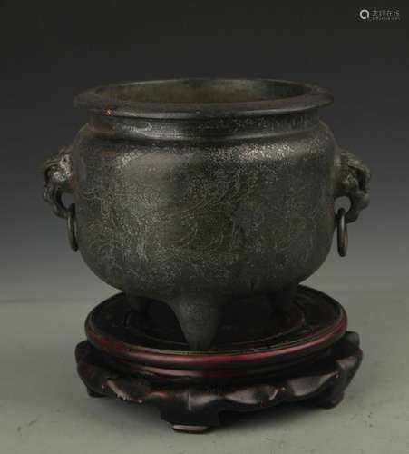 A FLOWER CARVING TRIPOD BRONZE CENSER