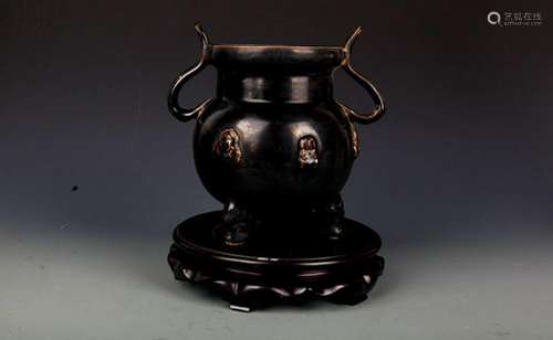 A BLACK COLOR TRIPOD FOOT PORCELAIN VASE