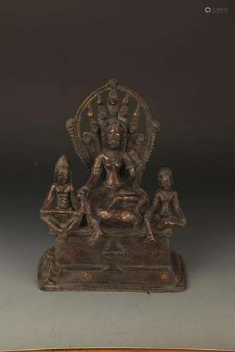 A FINELY CARVED THREE BRONZE BUDDHA FIGURE