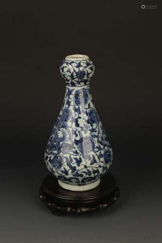 A FLOWER PAINTED BLUE AND WHITE VASE