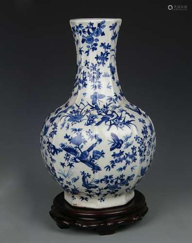 BLUE AND WHITE BUTTERFLY PATTERN GLOBULAR SHAPE VASE