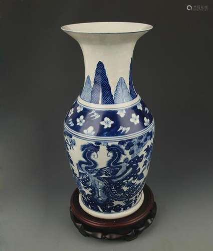 BLUE AND WHITE PEONY PATTERN DECORATIVE VASE