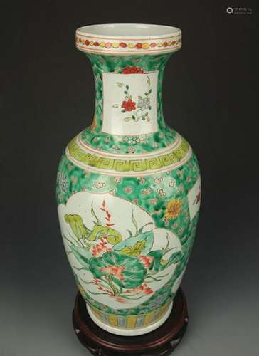 A FAMILLE VERTE LOTOS PATTERN WIDE TOP PORCELAIN VASE