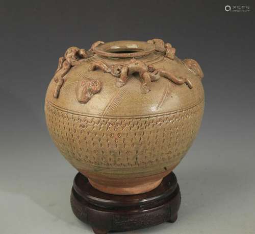 A CI ZHOU KILN ROUND PORCELAIN JAR