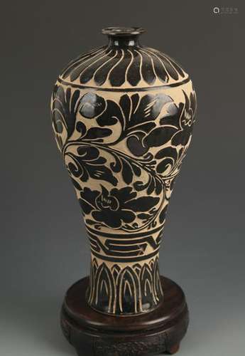 A CI ZHOU KILN BLACK GLAZE PEONY PATTERN VASE