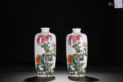 YONGHZNE MARK FAMILLE ROSE VASE