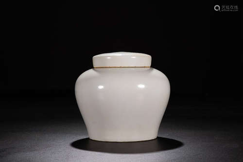 A WHITE GLAZE CAPPING VESSEL