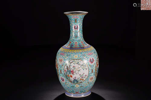 QIANLONG MARK FAMILLE ROSE GREEN VASE