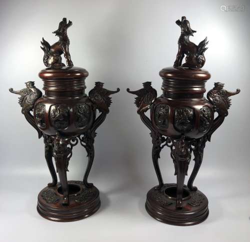 A PAIR OF IMPRESSIVE JAPANESE MEIJI PERIOD BRONZE LIDDED VASES WITH FOO DOG DESIGN TOPS, UNMARKED TO
