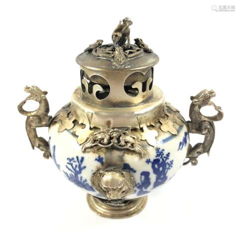 A CHINESE BLUE AND WHITE PORCELAIN LIDDED INCENSE BURNER WITH WHITE METAL MOUNTS, MARKED TO BASE,