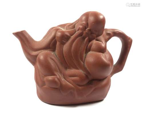 A CHINESE YIXING STYLE CLAY FIGURAL TEAPOT, HEIGHT 10CM