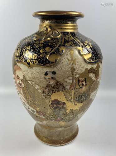 A JAPANESE MEIJI PERIOD SATSUMA BALUSTER FORM VASE WITH HAND PAINTED SCENES OF THE IMMORTALS, SIGNED