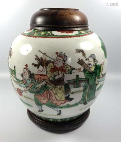 A 19TH CENTURY CHINESE FAMILLE VERTE GINGER JAR WITH WOODEN LID AND STAND, FOUR CHARACTER MARK TO