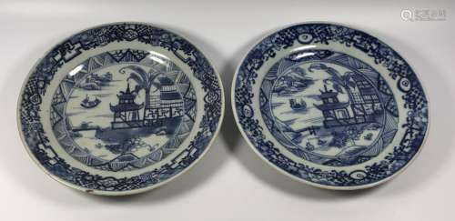 A PAIR OF 19TH CENTURY CHINESE PORCELAIN PLATES, DIAMETER 16.5CM