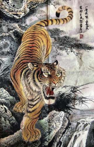 A LARGE TIGER DESIGN ORIENTAL WALL HANGING 89 X 60 CM