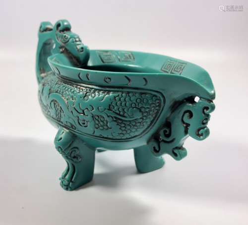 AN UNUSUAL ORIENTAL TURQUOISE DRINKING CUP, HEIGHT 8.5CM